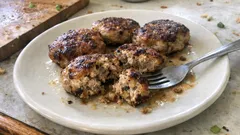 離乳食後期に助かる、豆腐入りしいたけハンバーグ—混ぜて焼くだけ&冷凍OK