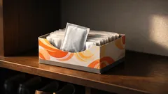 ティッシュ箱を半分に切るだけでカイロ収納が完成、玄関の朝支度が速くなる