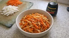 フライパンいらず、レンジで6分：にんじん×大根の甘辛きんぴら（ごま香る）