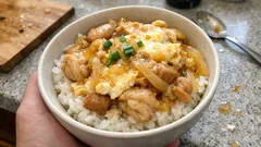 味しみご飯が止まらない、濃いめ割り下の親子丼—フライパンひとつでふんわり半熟