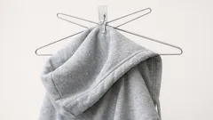 部屋干しでパーカーのフードが乾かない悩みを解決する干し方のコツ